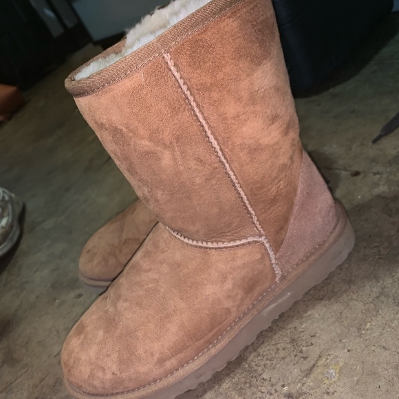 UGG Boots - Picture 1 of 4